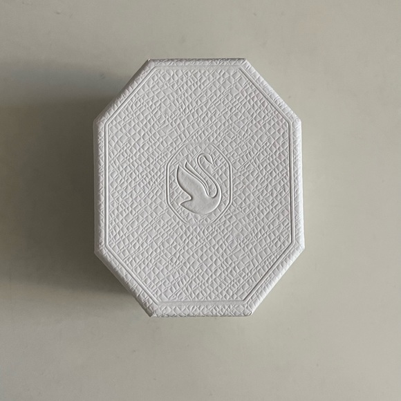 Swarovski Millenia Stud Earrings - Picture 4 of 5